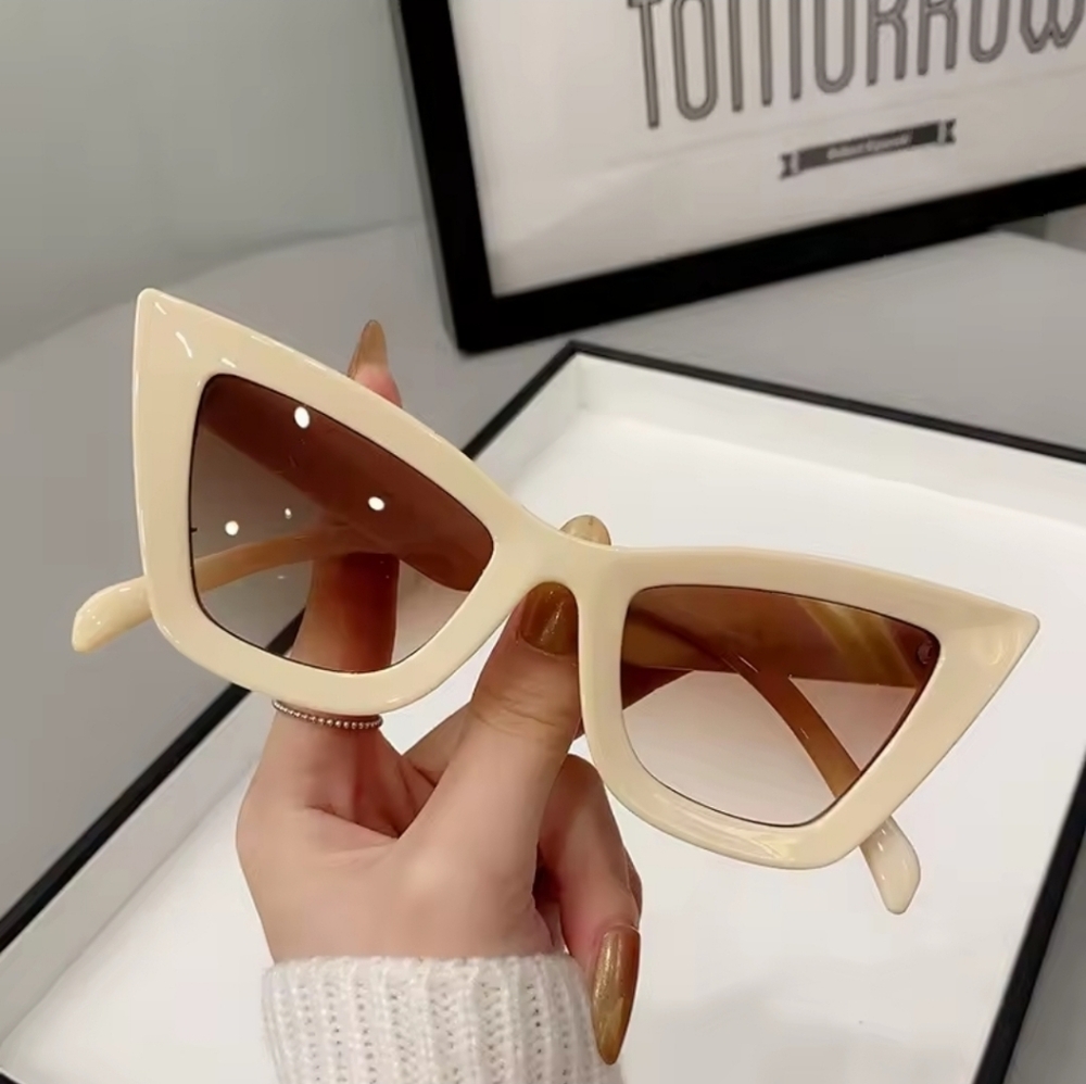 CREAM CATEYE SUNGLASSES